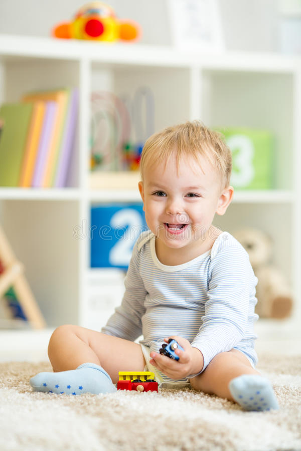 全球拓展则得益于AI玩具的通用性和适应性