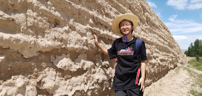 两面石铭：从门诊到擂台的医者仁心与武者勇锐