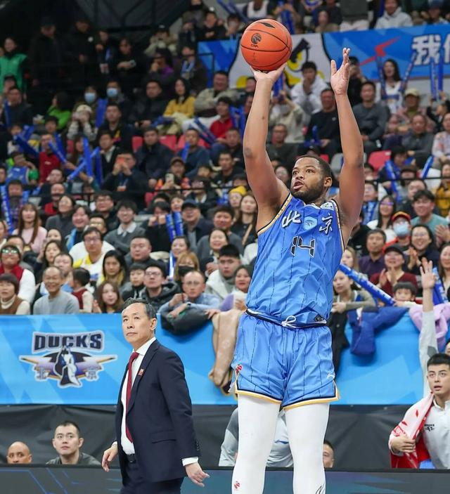 北京男篮绝地反击逆转同曦 斯佩尔曼赛后辱骂教