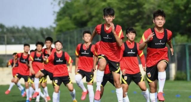 中国小将压制佛罗伦萨U17，意大利足球理念落后