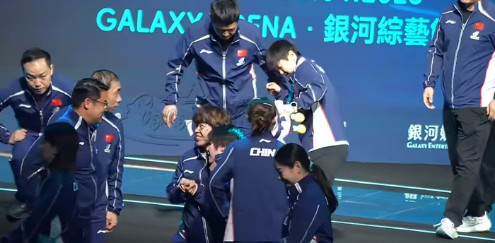 澳门世界杯国乒主力伤情浮现 邱贻可暖心扶孙颖